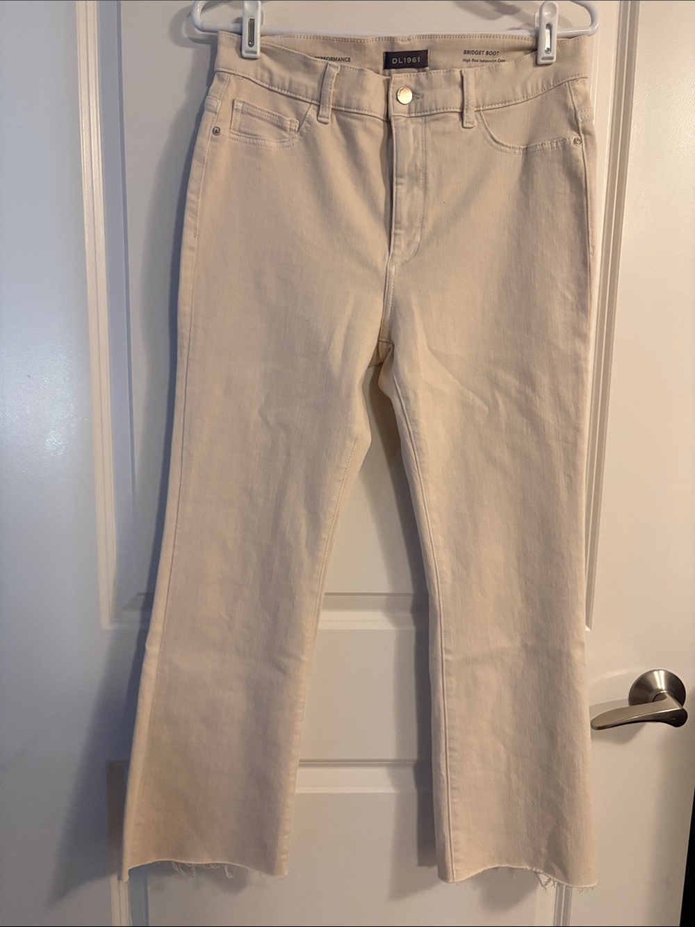 DL1961 Bridget Bootcut Beige-Cream Cropped Straight-Leg Jeans